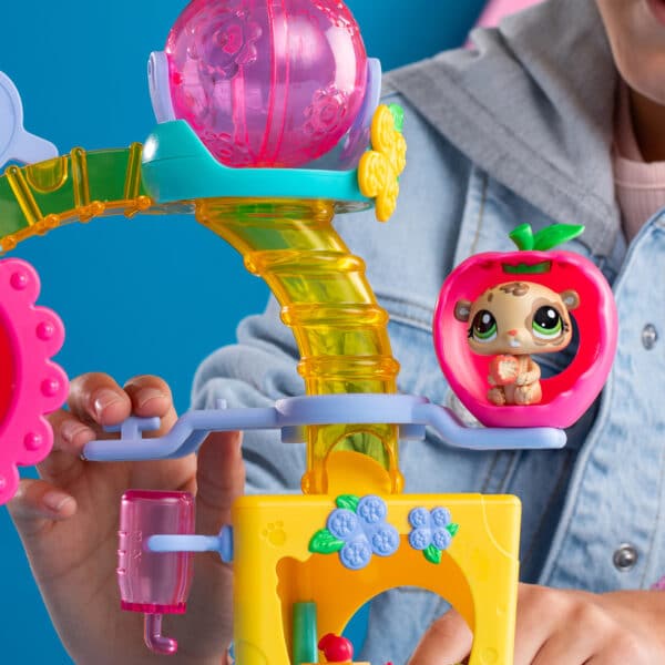 00519_LittlestPetShop_Lifestyle_FunFactoryPlayset-2