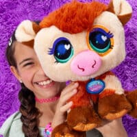 00666_LittlestPetShop_Lifestyle_CowDeluxePlush-3c