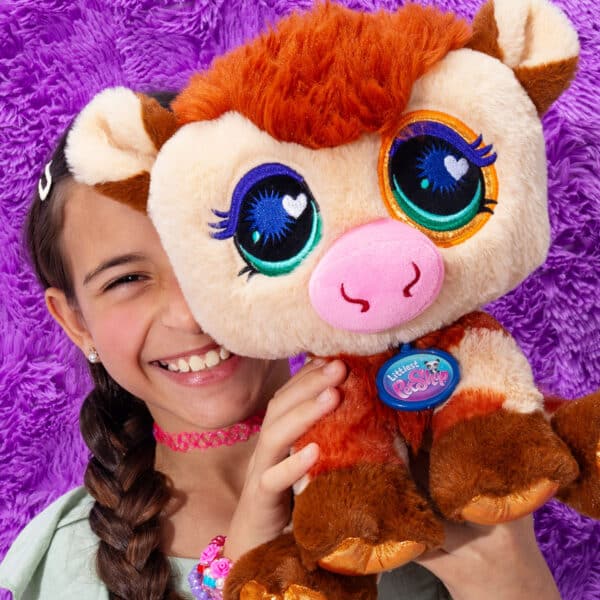 00666_LittlestPetShop_Lifestyle_CowDeluxePlush-3c